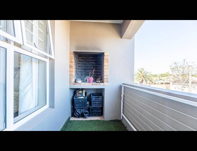 3 BEDROOM APARTMENT FOR SALE IN UITZICHT